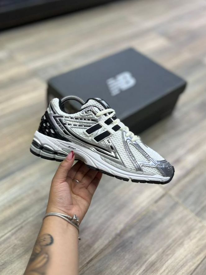 NEW BALANCE 1906A