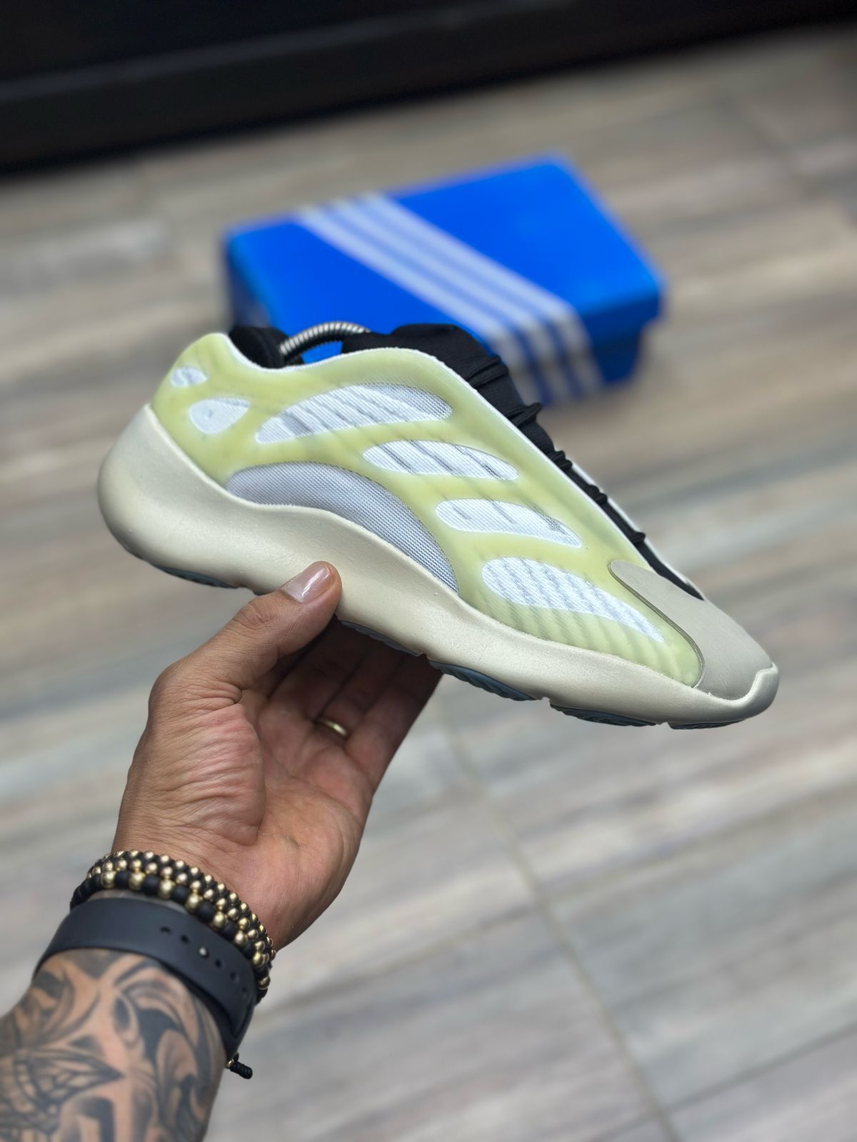 ADIDAS YEEZY 700
